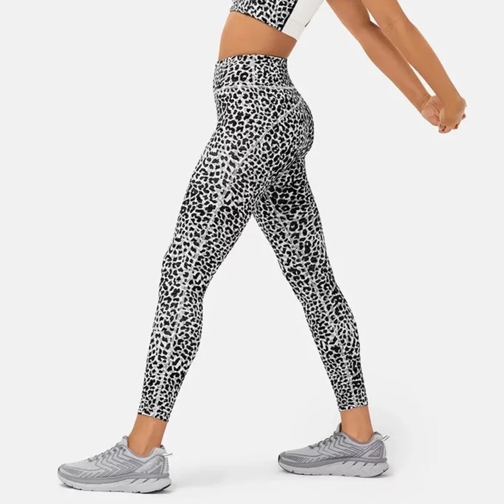 NWT Outdoor Voices TechSweat 7/8 Flex Legging in Snow Leopard